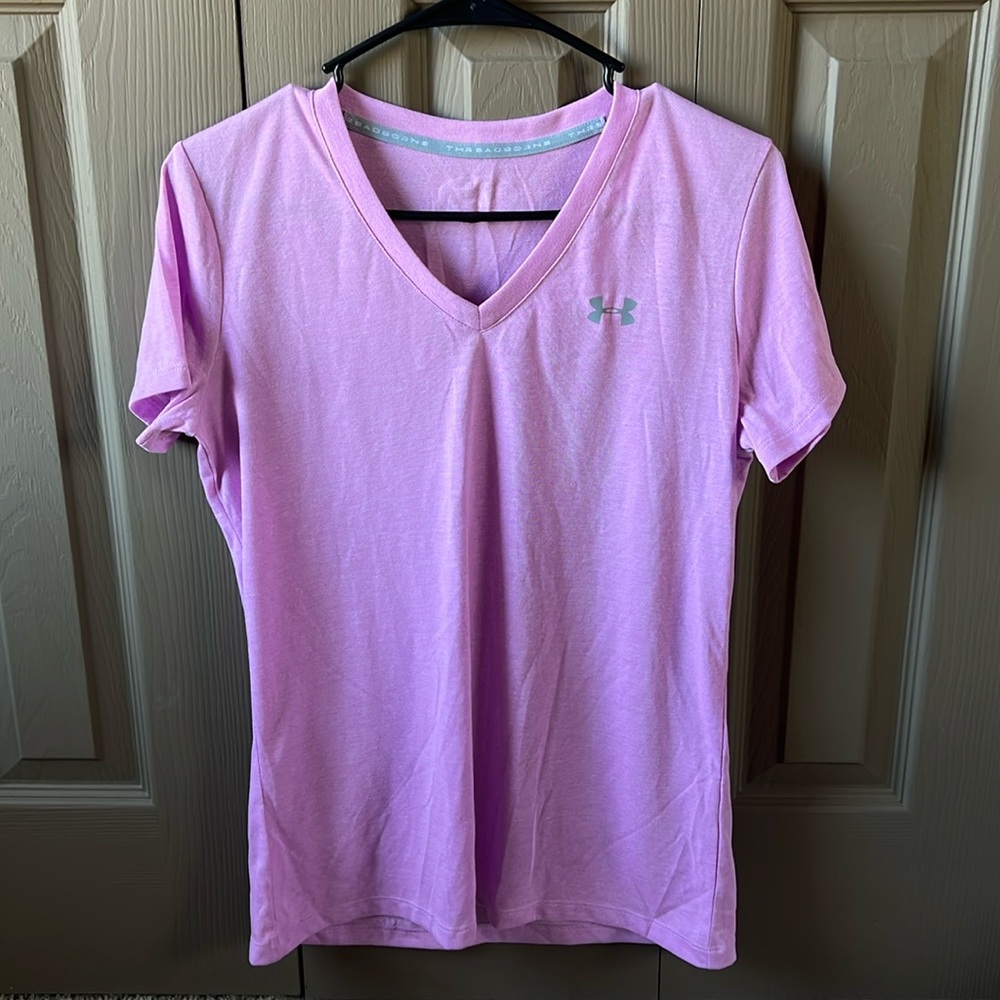🌸 Under Armour V-Neck Tee